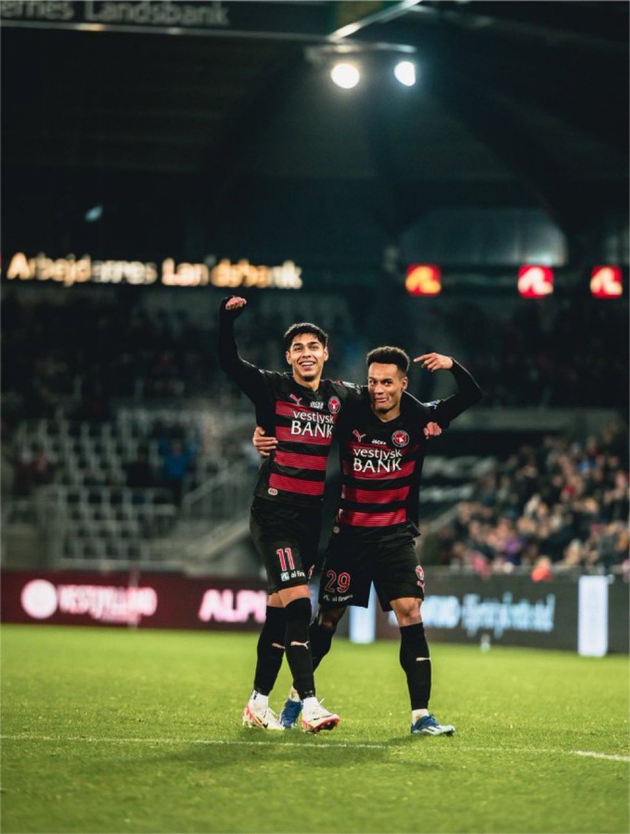 Milan360CDS's tweet photo. 👀🇨🇱 Il #Milan continua a seguire con grande interesse il profilo di Darío #Osorio, attaccante cileno del #Midtjylland.

@MatteMoretto 

#Milan360 | #ACMilan https://t.co/vGsmem4auB