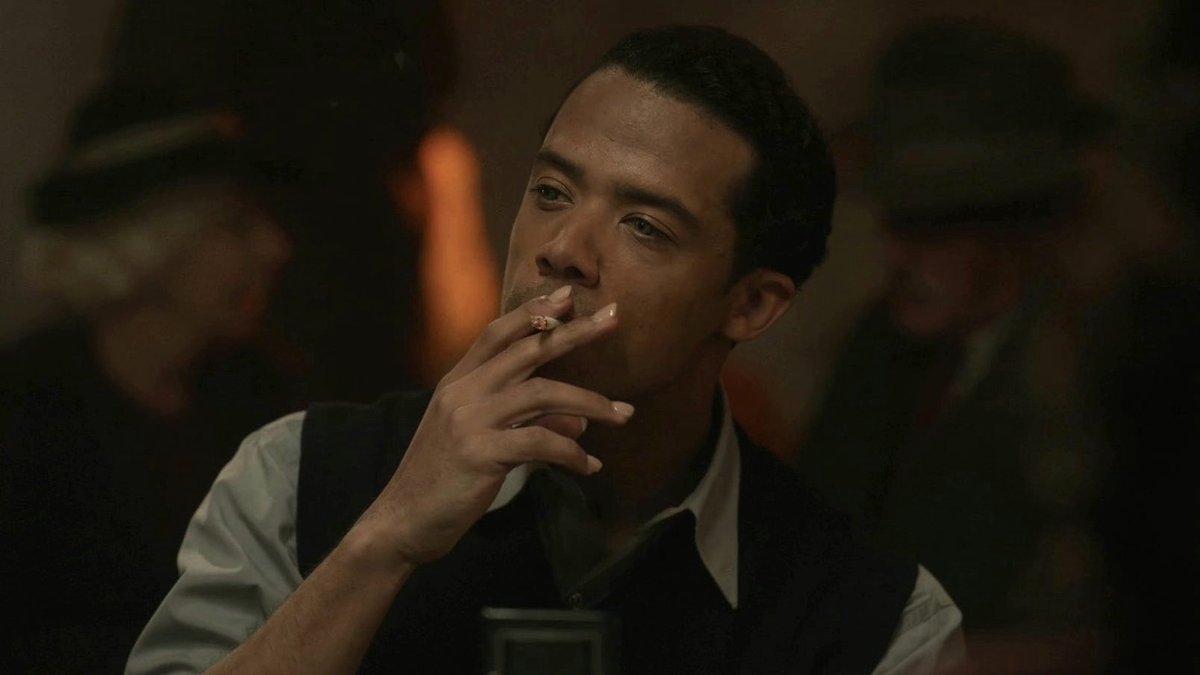 lesthriller's tweet photo. interview with the smokers https://t.co/7pi01heNTX