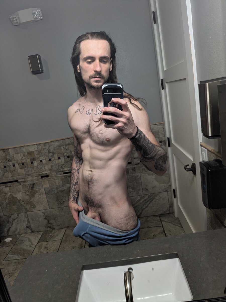 DaganRyker's tweet photo. Feeling a lil frisky at the gym before the workout, need a release 😈😝 who's gonna help? #sexy #body #freak #man #horny #gym #mood #hot #progress #kinky #bemine #help https://t.co/FG42munSB8
