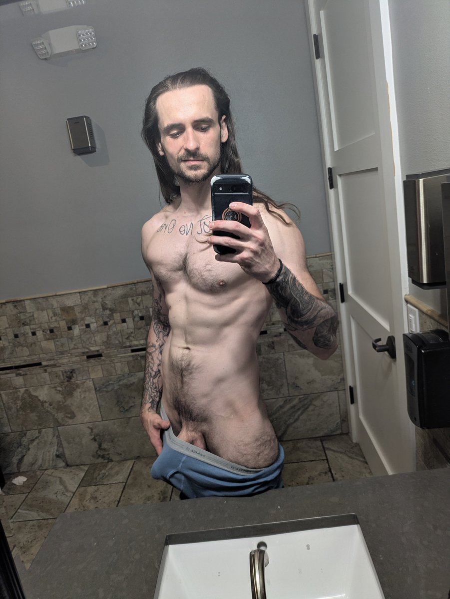 DaganRyker's tweet photo. Feeling a lil frisky at the gym before the workout, need a release 😈😝 who's gonna help? #sexy #body #freak #man #horny #gym #mood #hot #progress #kinky #bemine #help https://t.co/FG42munSB8