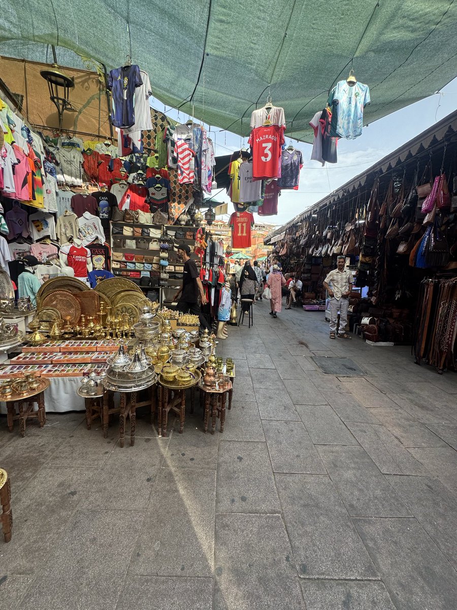 PepedelBosque's tweet photo. He visto poquísimas ciudades con tanto arraigo por el fútbol como Marrakech. Ya luego tocará hablar de lo mal que tratan a los animales; lamentable. https://t.co/9HP2esvch0