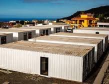 Marga_PSOE's tweet photo. El alcalde de Ceuta ha instalado varias “casas” prefabricadas para alojar a los migrantes.

Sinceramente un contenedor no me parece adecuado para un niño. https://t.co/ev9lbYR4B6