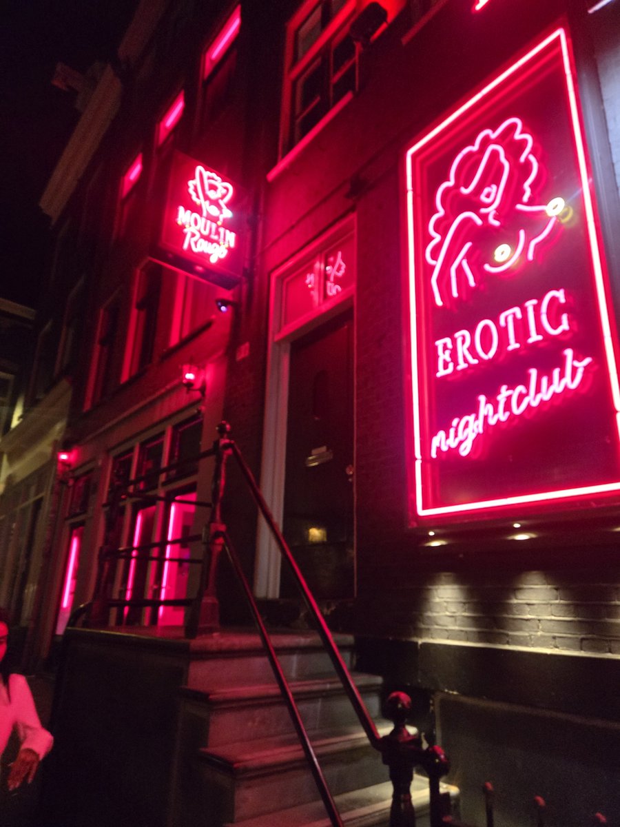 SLR808's tweet photo. 1st day in Amsterdam ❤️❤️ https://t.co/pfWs2mdZZ7