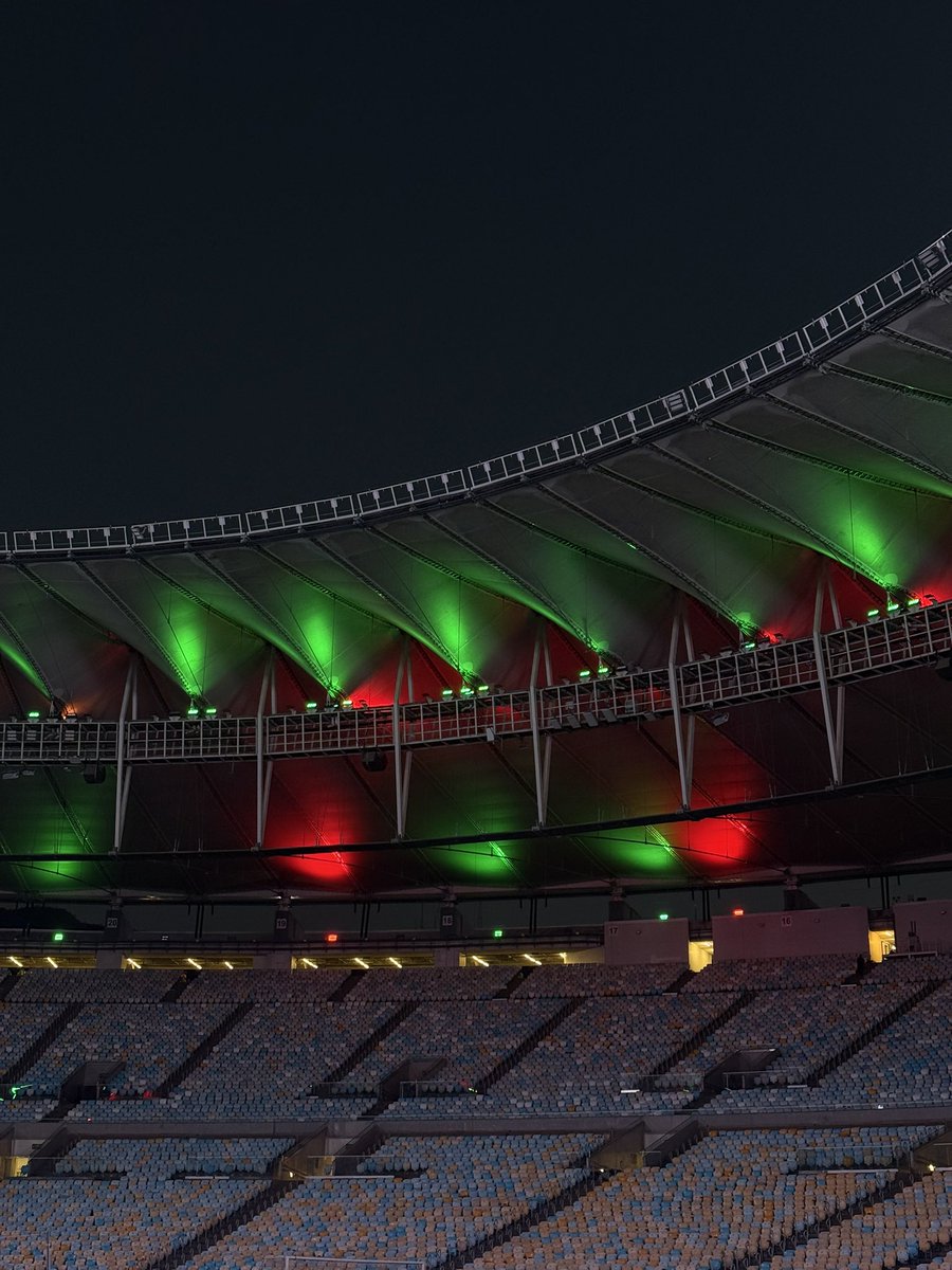 FluminenseFC's tweet photo. Maracanã Tricolor em noite de 𝐝𝐞𝐜𝐢𝐬𝐚̃𝐨. 

É para apoiar o tempo todo até a classificação, Fluminense! https://t.co/8QUtvemfiD