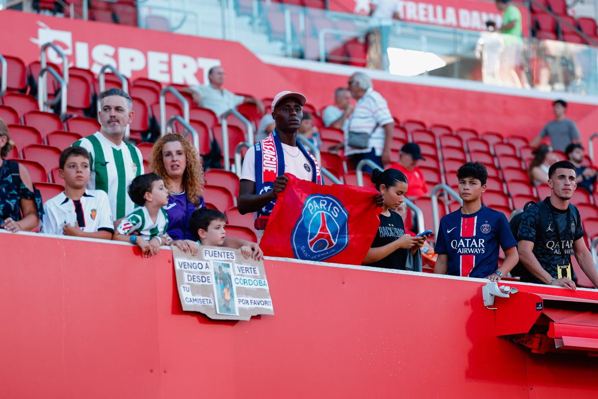 PSG_inside's tweet photo. Du soutien partout, toujours ! 🫶❤️💙 https://t.co/iTurKs7u2s