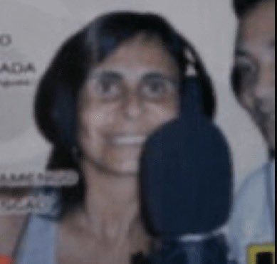 PaxteldeMisto's tweet photo. Minha amiga passou 3 anos sem cortar o cabelo e hoje finalmente conseguiu. 

Motivo: Ela só  corta se for com o mesmo cabeleireiro e ele tava preso kkkk https://t.co/6e86kgDvad