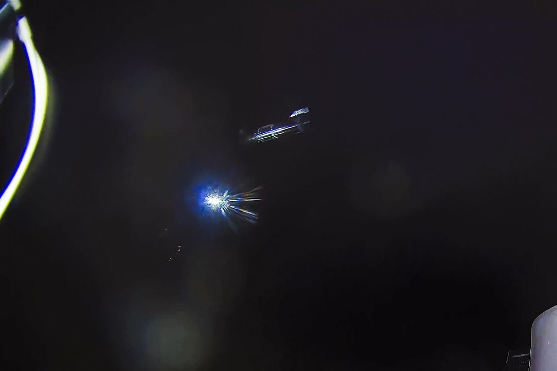 ElonSpaceHub01's tweet photo. The first Starlink V3 satellites in space successfully deployed their solar arrays, fired their thrusters, established connections with the Starlink constellation using radio frequencies and laser links, and captured imagery of Starship https://t.co/29b5yOFe2g