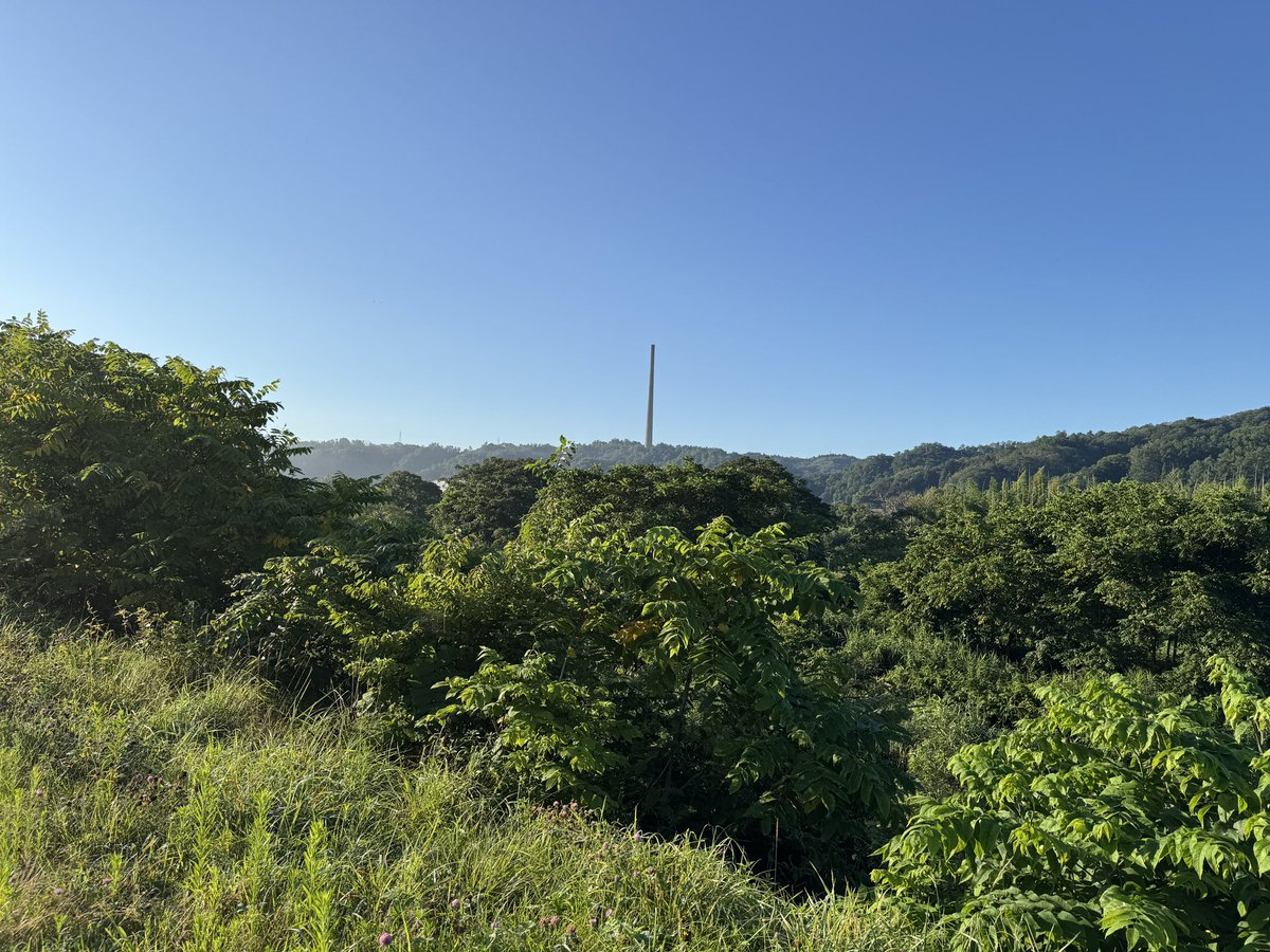 miyakoonodera's tweet photo. 「大煙突日乗 」 〜今朝の煙突の見える風景〜 #煙突 #宮古市 #smokestack #japan #tohoku #iwate #miyako https://t.co/c6oDVxpKE1