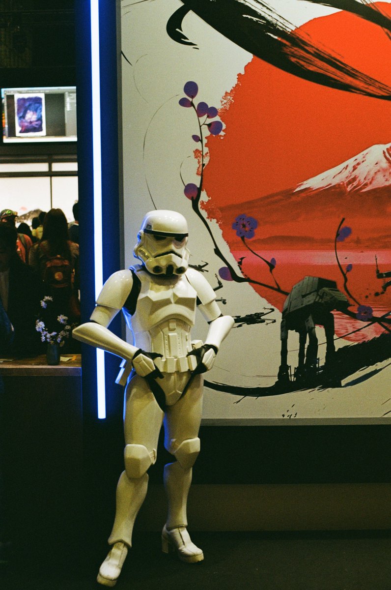 Darkside_photo_'s tweet photo. Stormtrooper
.
📸Olympus om2000
🎞Fujifilm 200
.
.
Shot at Star Wars Celebration Japan April 2025
.
.
#stormtrooper #filmphotography #starwars #fujifilm #cosplay #comicon #starwarscelebration #japan https://t.co/1oXi1Mie4m