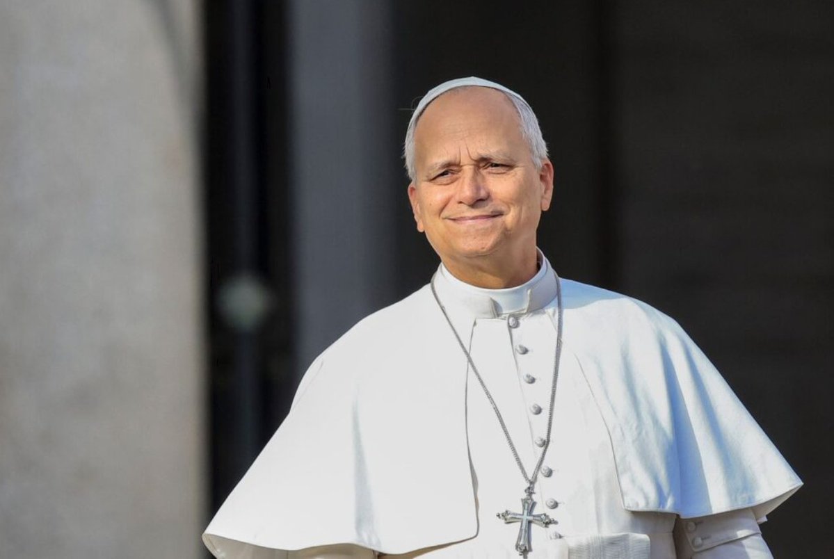 ValeMediaMx's tweet photo. Para Claudia Sheinbaum, el interés de la Magnifica Humanitas del papa León XVI no se limita a lo religioso. 

La encíclica lleva por título“sobre la custodia de la persona humana en el tiempo de la inteligencia artificial”. 

El texto trata, entre otras cosas, de cómo la tecnología no es hostil a la persona ni un mal en sí misma, pero tampoco es neutral, porque lleva la marca de quien la diseña, la financia y la utiliza.

https://t.co/Jl4FODGleL