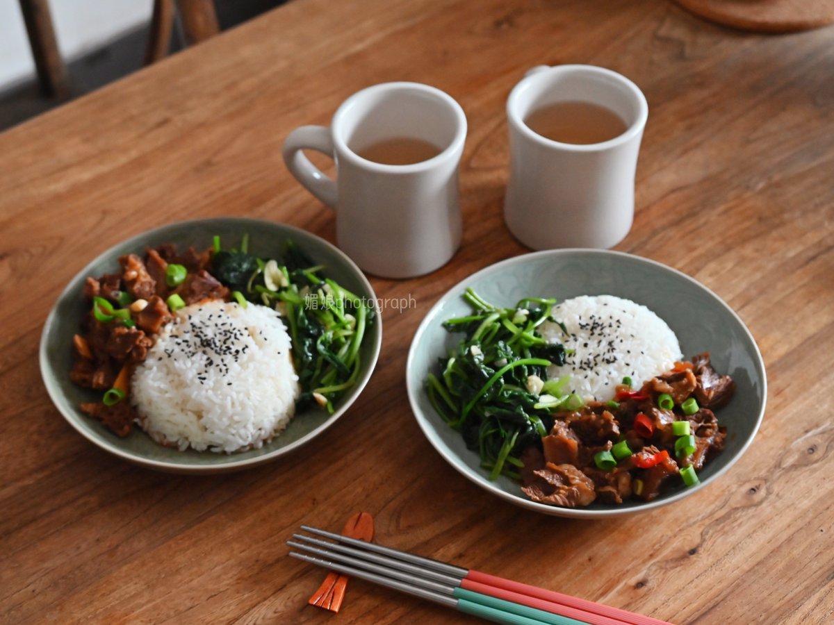 salasiete's tweet photo. [Cozy weekday dinner in 10 mins! Homemade tomato eggs on rice + a cold glass of soy milk. Simple but hits different ]， https://t.co/jDI10gbNyQ