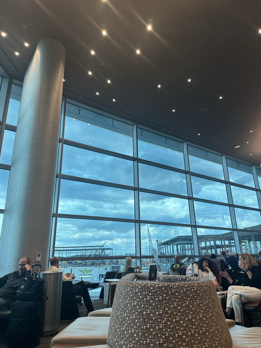 jackborrisfb's tweet photo. Thank you @FBRecSymposium for the opportunity to meet with NFL and smart CFB GMs. Leaving Nashville with new relationships and deeper technical knowledge. See you next year! @frontoffice360 https://t.co/YRWEfEPG9I