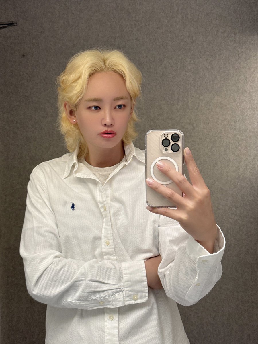 seini26's tweet photo. 남폼 사��� 한번만 더 올릴게🫣
오늘 네일샵 갔다가 화장실에서 찍은거야

헤어 스타일 어떤게 나은지 물어보고 싶어서
어제 사진 스타일이 이거보다 나아? 
아님 이게 나아?🧐

한국에서 원피스가 와서 입어보려고 하거든👗
헤어 스타일 뭐가 좋은지 좀 알려죠🥺

#hrt #홀몬 #호르몬 #여장 #여장남자 #CD #男子 #男の娘 #femboy #crossdresser #transfender #shemale