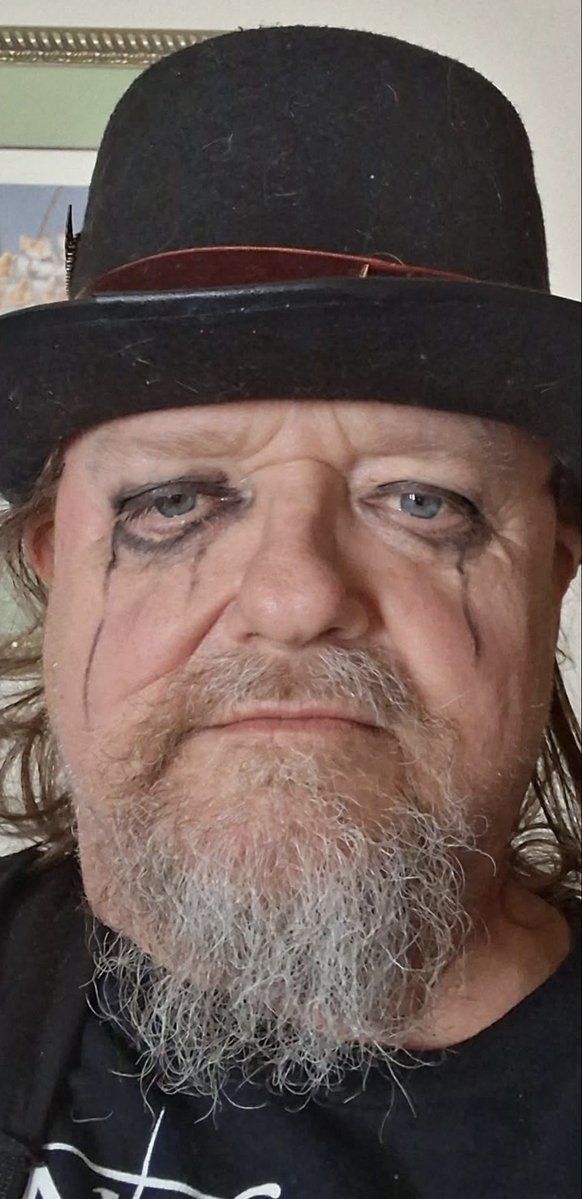 burtpumprnickl's tweet photo. @shellshockkk Found a pic of its dad https://t.co/LUMtc7zpSR