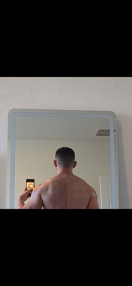 NavyBeau94's tweet photo. Big back attack https://t.co/nlTNNIH2av