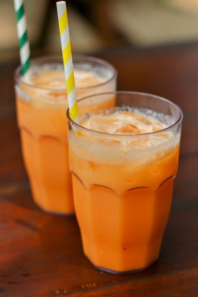 NiranjanDev20's tweet photo. Just 3 steps for this summer’s must-try Iced Mango Tea! Muddle ripe mango chunks, brew black tea u0026 chill, top with a mint sprig. Refreshing, sweet, and ready in 5 mins! https://t.co/BEoRnJ3tYS