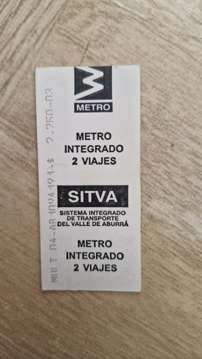 CaroMartincaro's tweet photo. Recuerdos del @metrodemedellin hace como 10 años
#Medellín #feriadeflores https://t.co/SDJXNm29vv