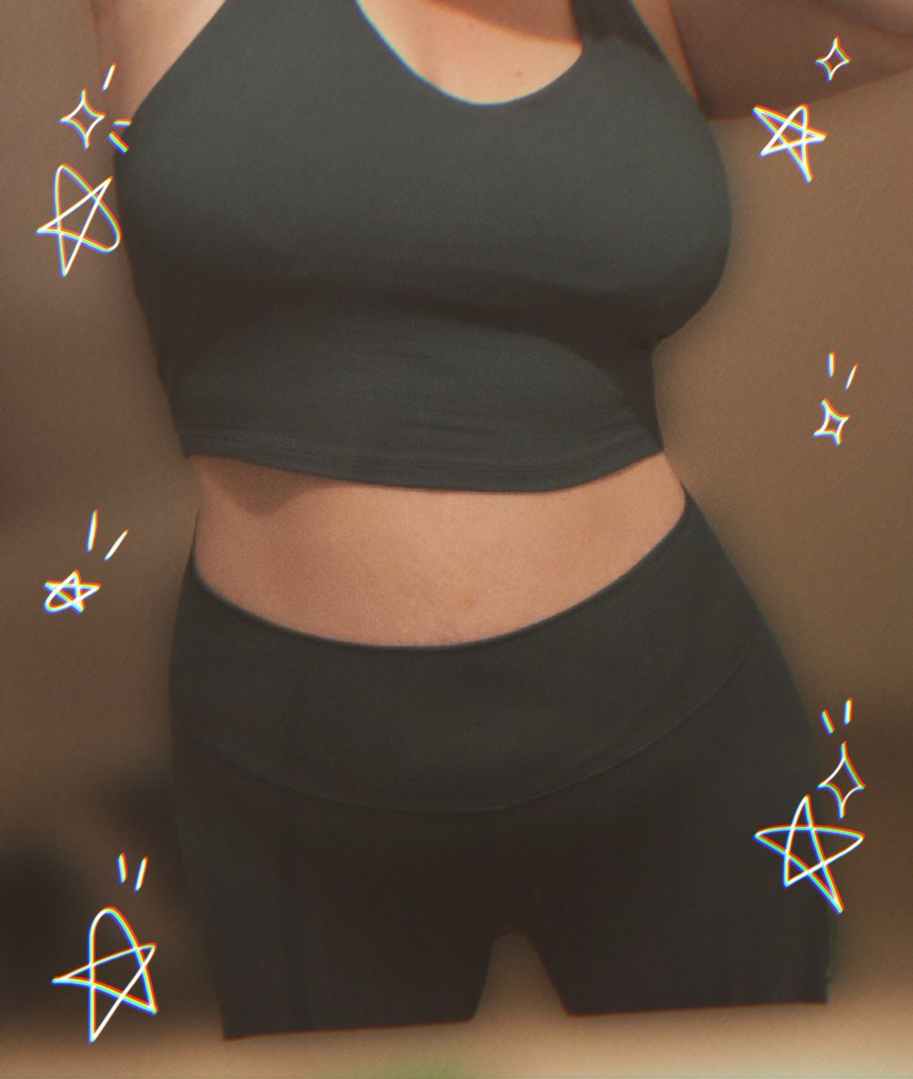 Roxy_remix's tweet photo. 💚 Lick my stretch marks and my mommy belly, bitch💚 #nsfwtwt #nsfw https://t.co/bmKiVBUods
