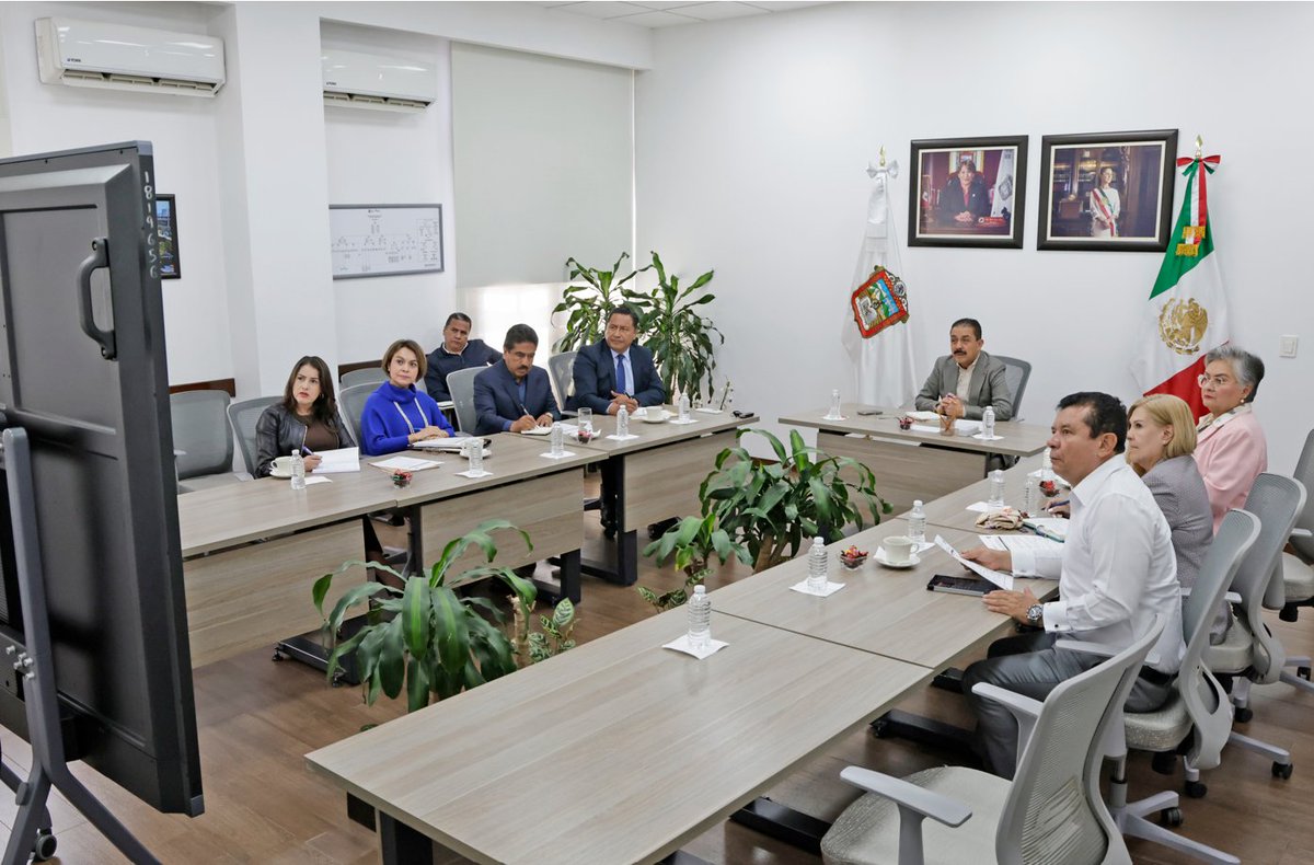 secti_edomex's tweet photo. 📚🇲🇽El Srio. Miguel Ángel Hernández Espejel participó en la 67ª Reunión Nacional de Autoridades Educativas #CONAEDU, encabezada por @mario_delgado, titular de la @SEP_mx donde se acordaron acciones para fortalecer el sistema educativo:

📱Foros sobre la regulación de celulares. https://t.co/XuHwFi47YD