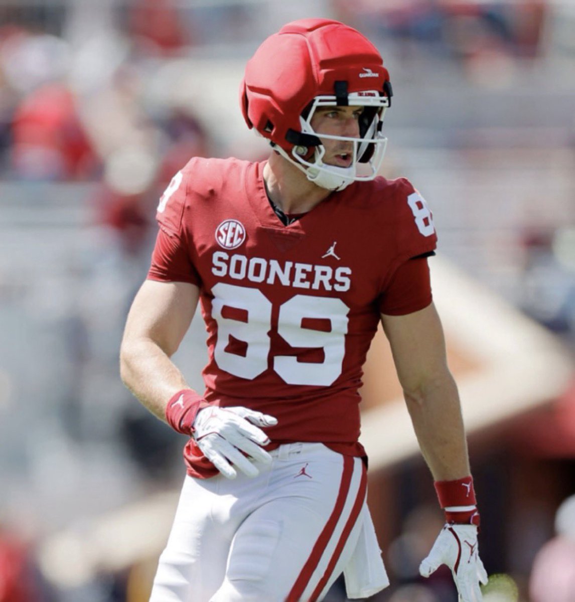 woerzyfbaby's tweet photo. Hayden Hansen is a 6”8 270 pound TE with 34 starts at the collegiate level.

E’Marion Robinson is 320 pound RT with over 1,600 snaps.

Trell Harris and Parker Livingstone combine for over 1,400 yds last year.

This is a completely new offense. 

The optimism is justified. #OUDNA https://t.co/Qr9FtWBf8U