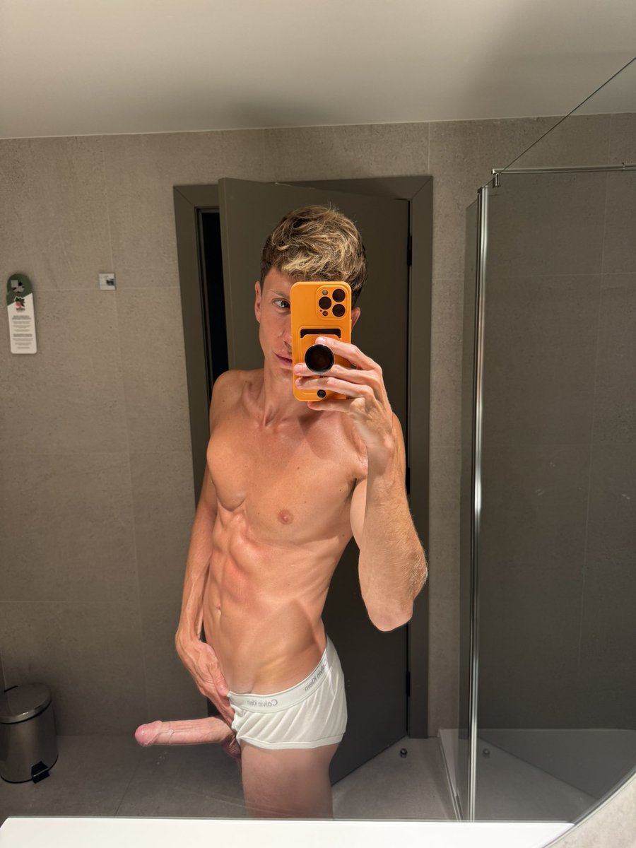 theperfectdick1's tweet photo. Suck me in bed 🙏🏻 https://t.co/d8m7l2P9Is