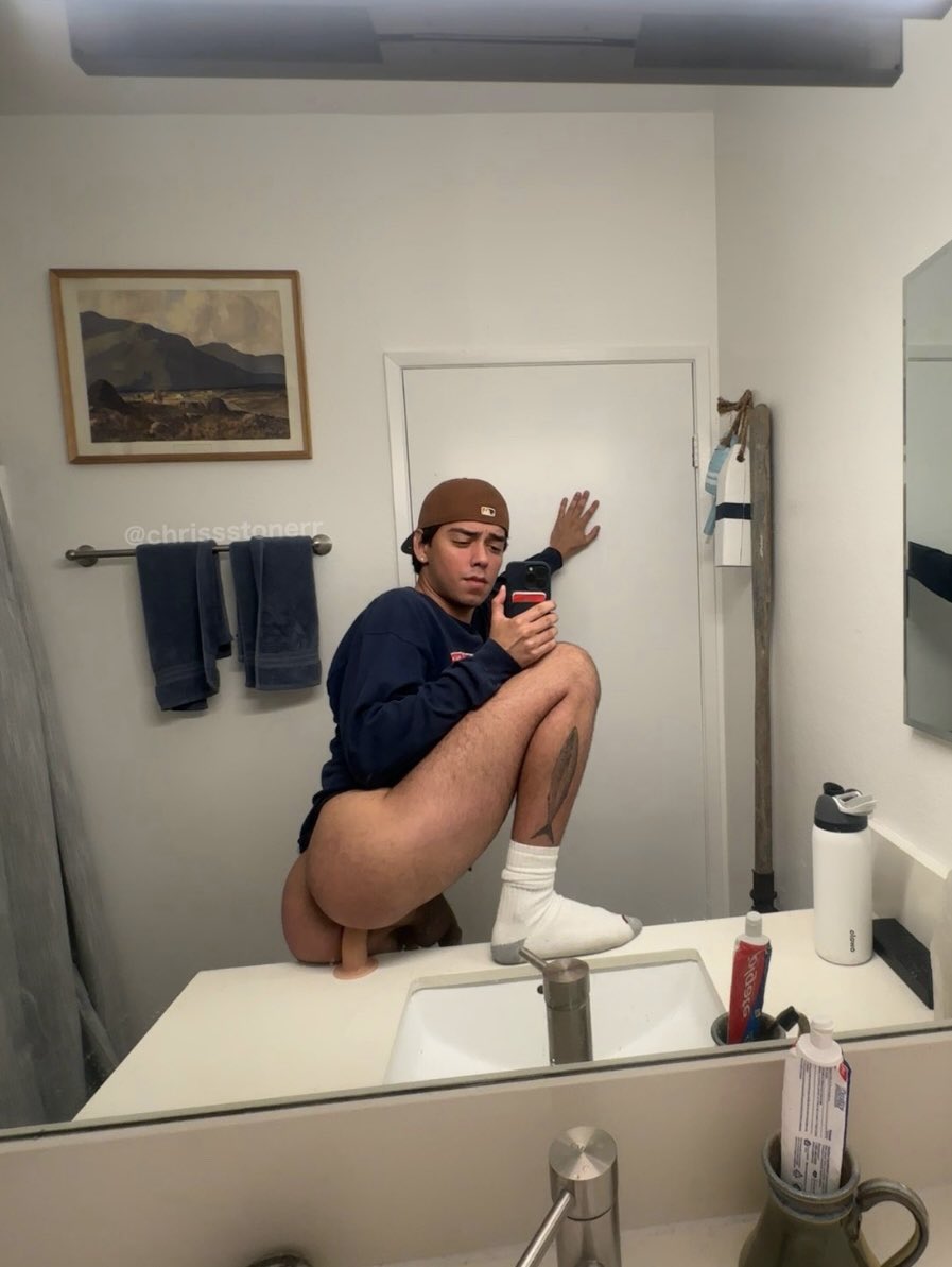chrissstonerr's tweet photo. gay son or thot daughter? https://t.co/D52NsSLhsy
