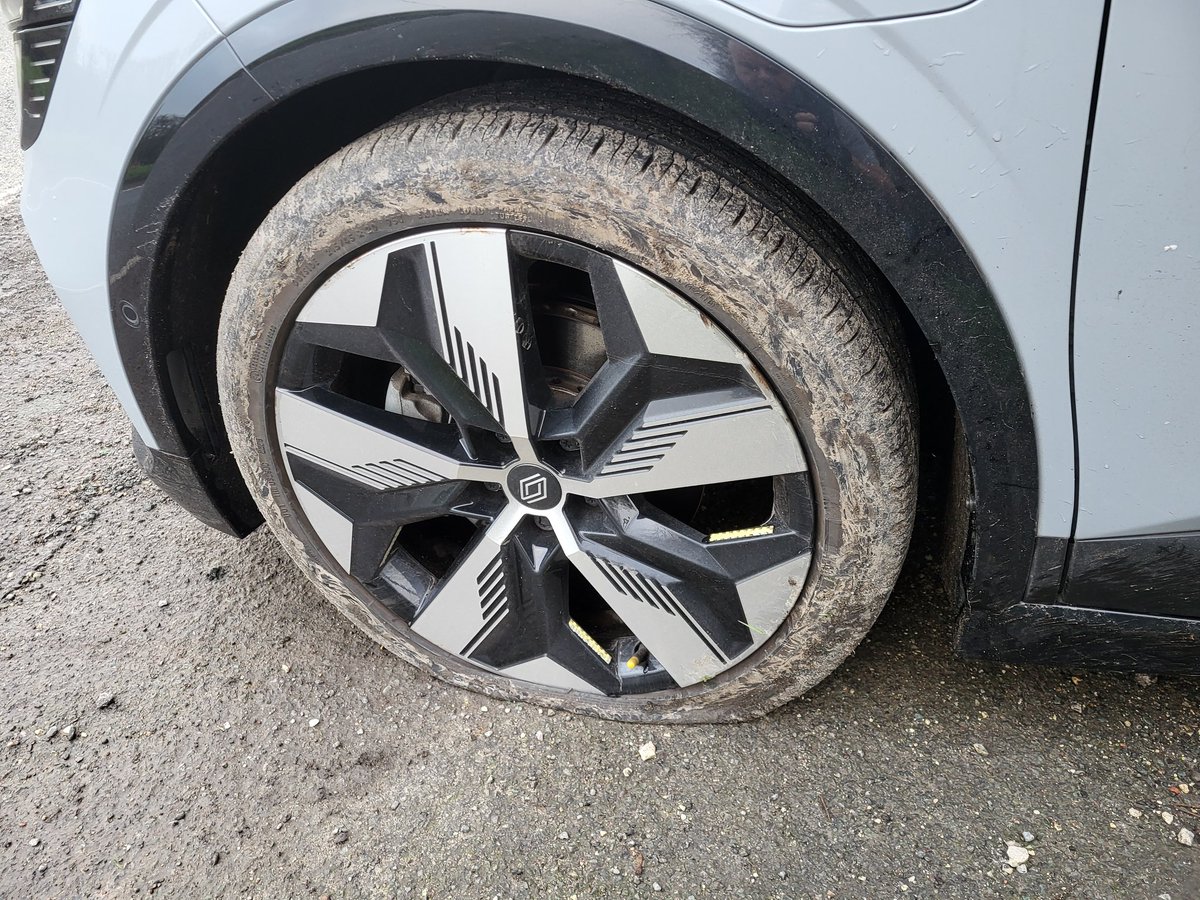 SweepFan's tweet photo. Happy #WheelWednesday folks.
BTW this was my nearside front wheel after suffering a blow-out from dropping in a pothole at about 45mph a few months ago.๐ซ
#cars #motoring #driving #sad https://t.co/EliZpnLKIQ