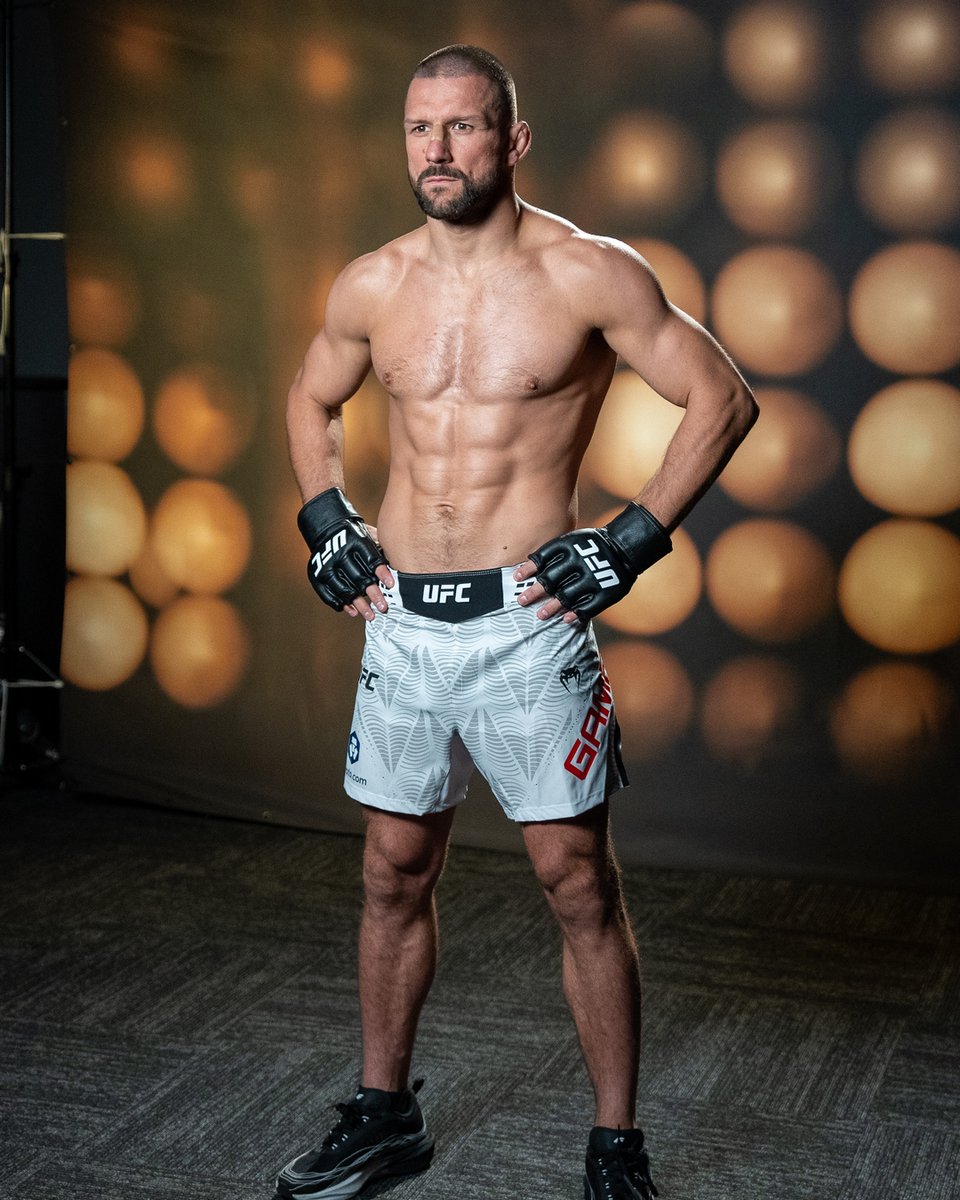 ufc's tweet photo. Gamer's ready 🤝

@Gamer_MMA is dialed in ahead of the #UFCVegas120 main event!

[ LIVE SAT AUG 8 at 8pmET on @ParamountPlus ] https://t.co/NRrCIrtbIP