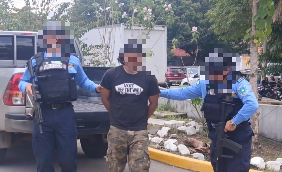 YoroUDEP18's tweet photo. 🚨🚔 ¡Cae alias “Peludo”, presunto integrante del “Cártel del Diablo” en Yoro!

La UNAS-DPI, en operación conjunta con la DNPSC asignada a la UDEP-18, logró el arresto de un sospechoso por secuestro agravado mediante labores de investigación e inteligencia.

 #DPI #UDEP18 #Yoro https://t.co/UiEY2niqn0