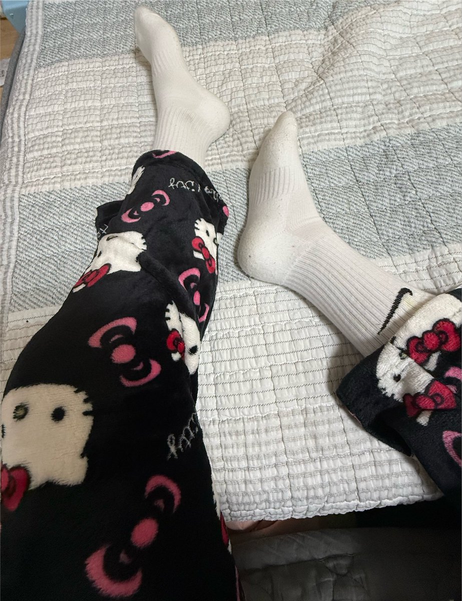12nwx's tweet photo. 바지 새로 샀다 상납할사람 https://t.co/O3jFj2sdHW