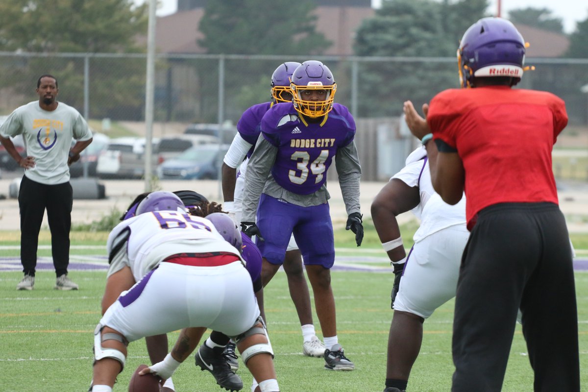 GoConqs's tweet photo. 🏈Football | #GoConqs 

Strap up the pads &amp; helmets the work continues for Conqs Football as fall camp moves along #BurnTheBoats 

📸Full Gallery: https://t.co/rweLS75ROt https://t.co/saVmMUR5jh