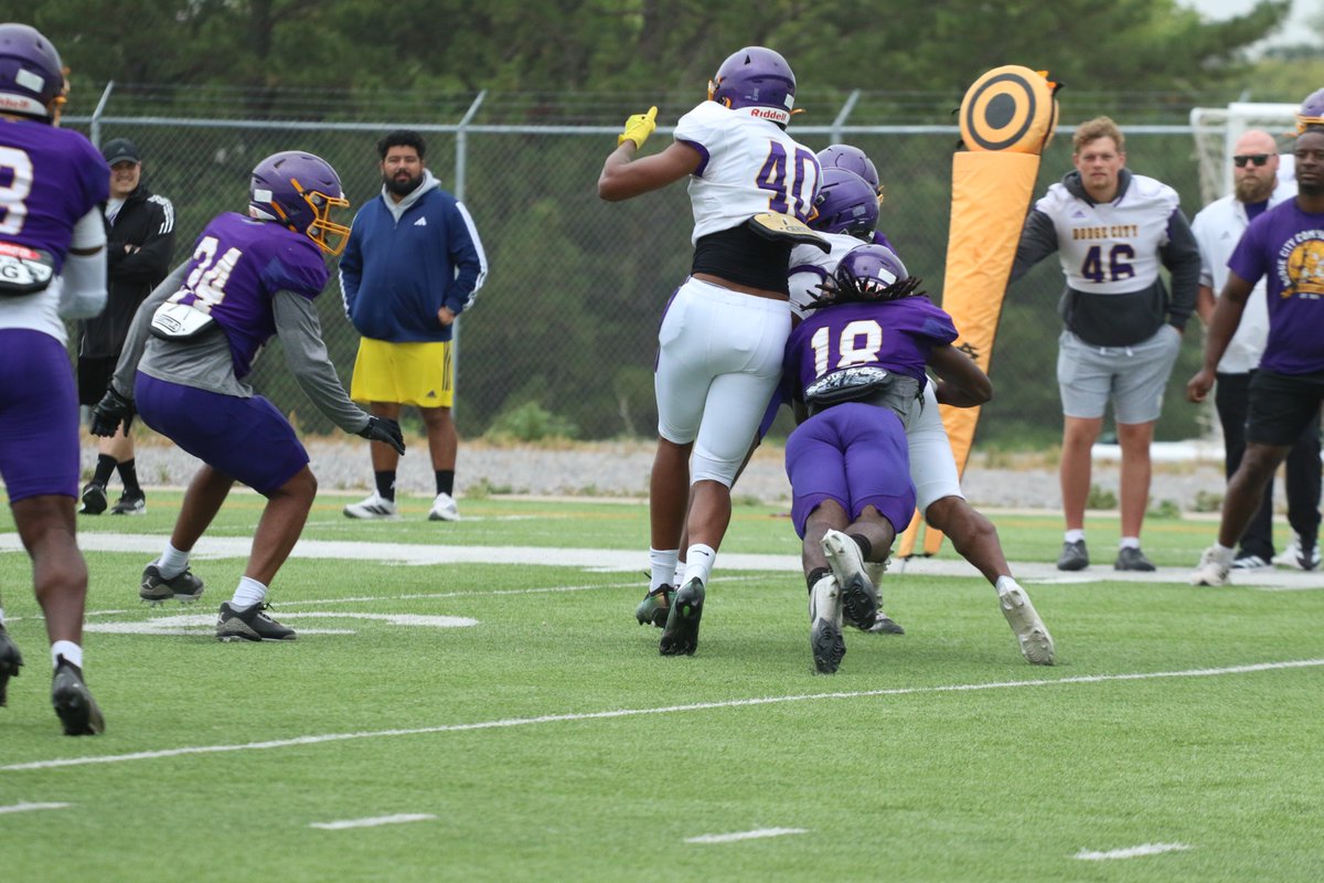GoConqs's tweet photo. 🏈Football | #GoConqs 

Strap up the pads &amp; helmets the work continues for Conqs Football as fall camp moves along #BurnTheBoats 

📸Full Gallery: https://t.co/rweLS75ROt https://t.co/saVmMUR5jh