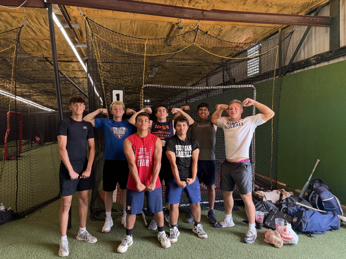 Nate_McCarty08's tweet photo. What a summer, lots of hard work with a great group of dudes. Can’t wait for more hard-work this fall

Squat⬆️40 LBS:405
Deadlift⬆️40 LBS:540
Exit velo consistently around 96-101
@JosePuentes04 @Grishman27 @leggett_jim @BroncoHardball @hputxbaseball @CoachFlores09 @nathan_train @CoachShaqT @mason_przybilla @MThompy25 @ShaneWedd