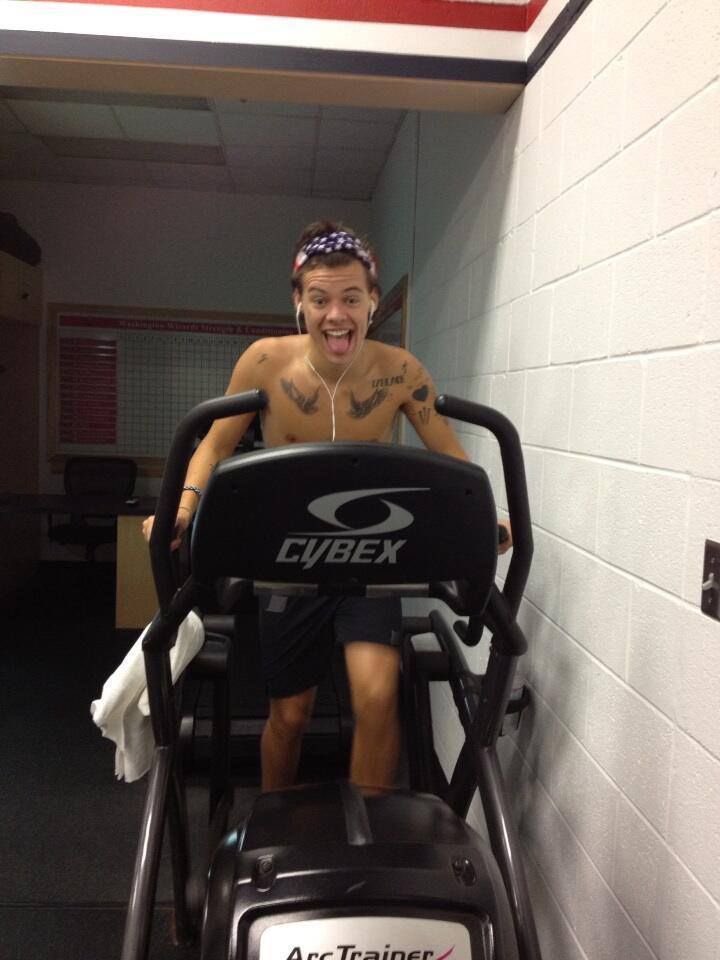 Goldenforharryy's tweet photo. Thats the guy that never took care of his body or himself apparently till he started dating a certain person https://t.co/lljrFsId3C