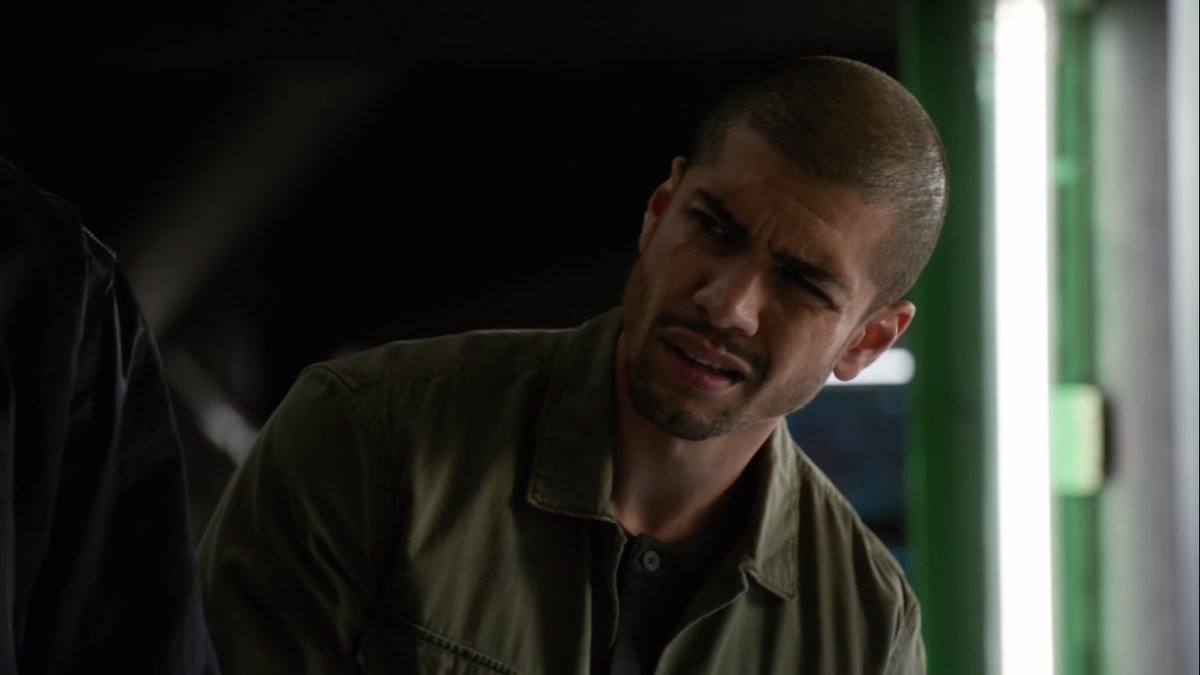 ooclotomorrow's tweet photo. legends of tomorrow out of context https://t.co/ireMyCviE3