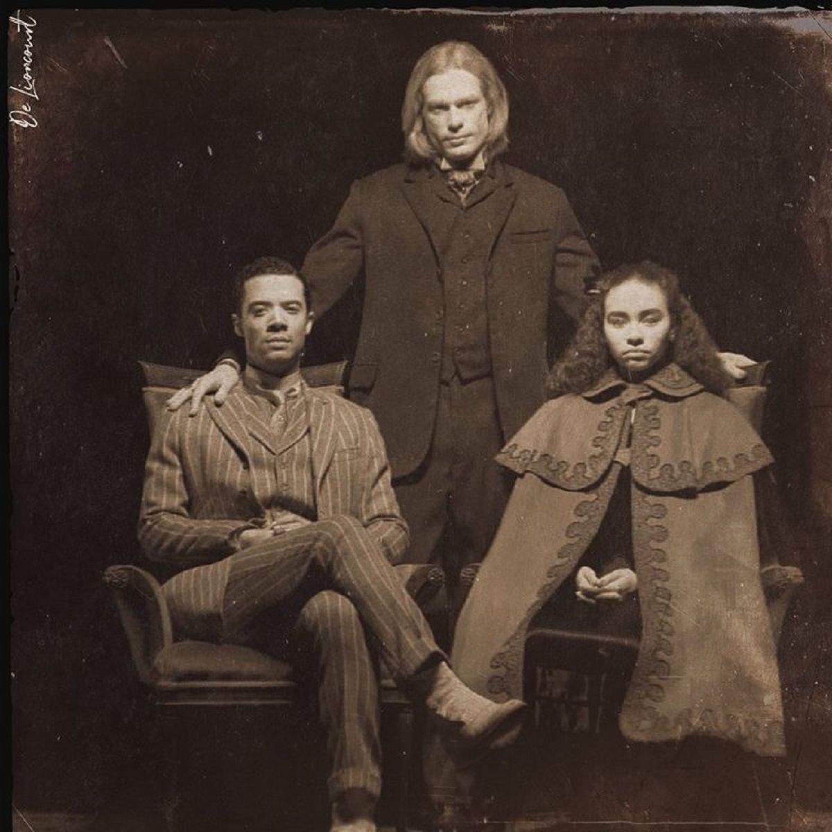 daenerysincel's tweet photo. familia matriarca a esposa manda o marido obedece e a filha observa tudo para replicar https://t.co/VWJBzGo2FJ