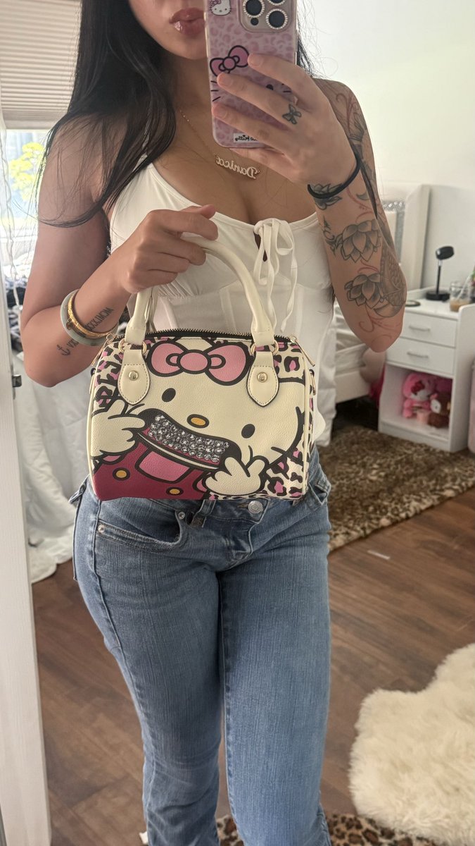 dh19o4's tweet photo. i 🩷 hello kitty https://t.co/LD5EaMtaiO