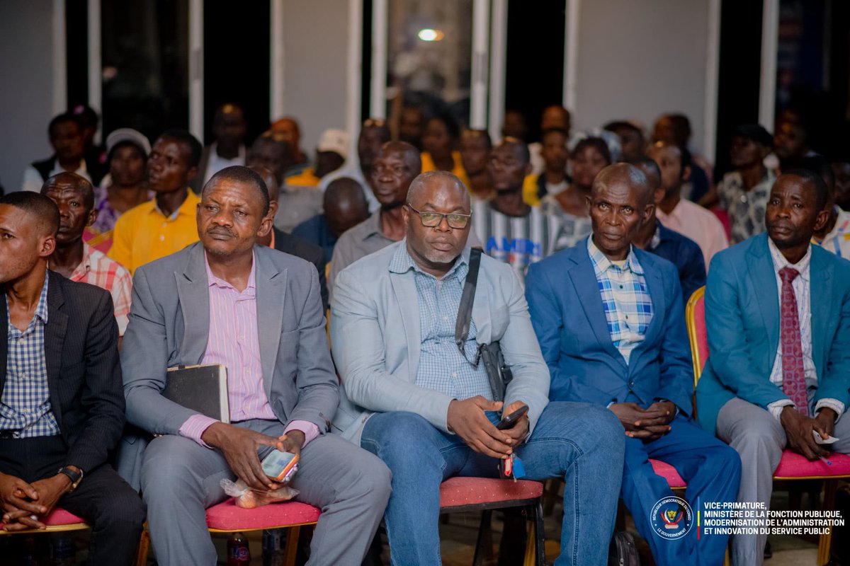 joemongombe's tweet photo. À #Lodja🇨🇩|le VPM Jean-Pierre @LihauEbua a sensibilisé les Agents de l’État aux réformes de protection sociale et aux prestations de la #CNSSAP : retraite, survivants, invalidité, capitalisation et frais funéraires. Conditions, procédures, droits et obligations ont été expliqués. https://t.co/kQmrhdlCLu