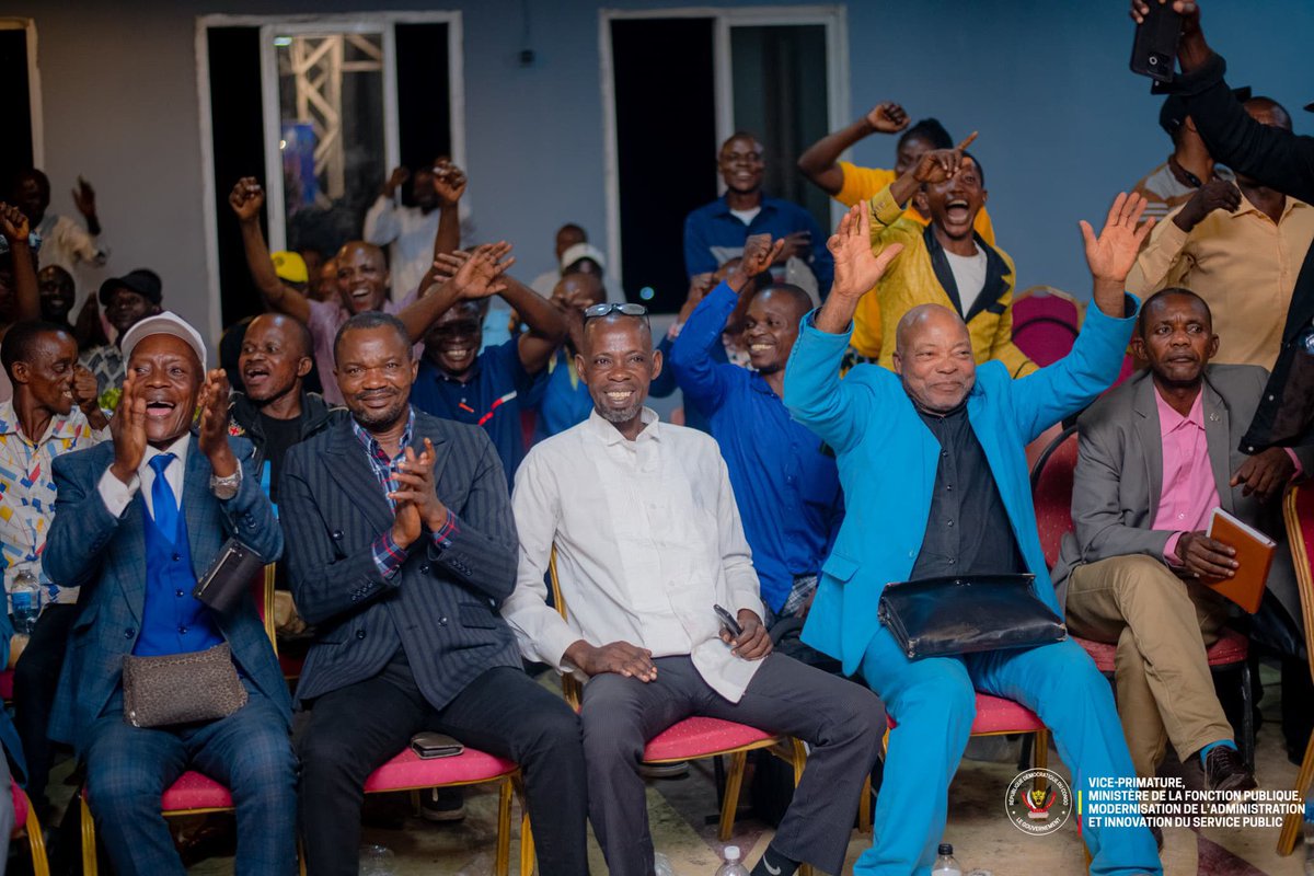 joemongombe's tweet photo. À #Lodja🇨🇩|le VPM Jean-Pierre @LihauEbua a sensibilisé les Agents de l’État aux réformes de protection sociale et aux prestations de la #CNSSAP : retraite, survivants, invalidité, capitalisation et frais funéraires. Conditions, procédures, droits et obligations ont été expliqués. https://t.co/kQmrhdlCLu