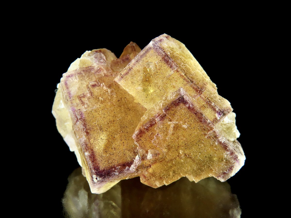 oiseau_mineral's tweet photo. Fluorite
Highway 17 roadcut, Yesno Township, Thunder Bay District, Ontario, Canada.
25.5×33.9×23.8mm https://t.co/wK8N4j20fK