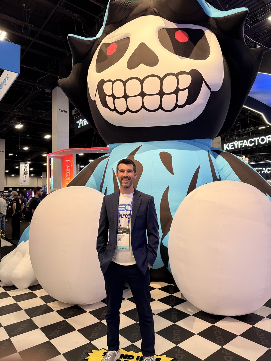 Gerald_Auger's tweet photo. Out here at @BlackHatEvents having fun w Torq! https://t.co/HhtqVdqDd3