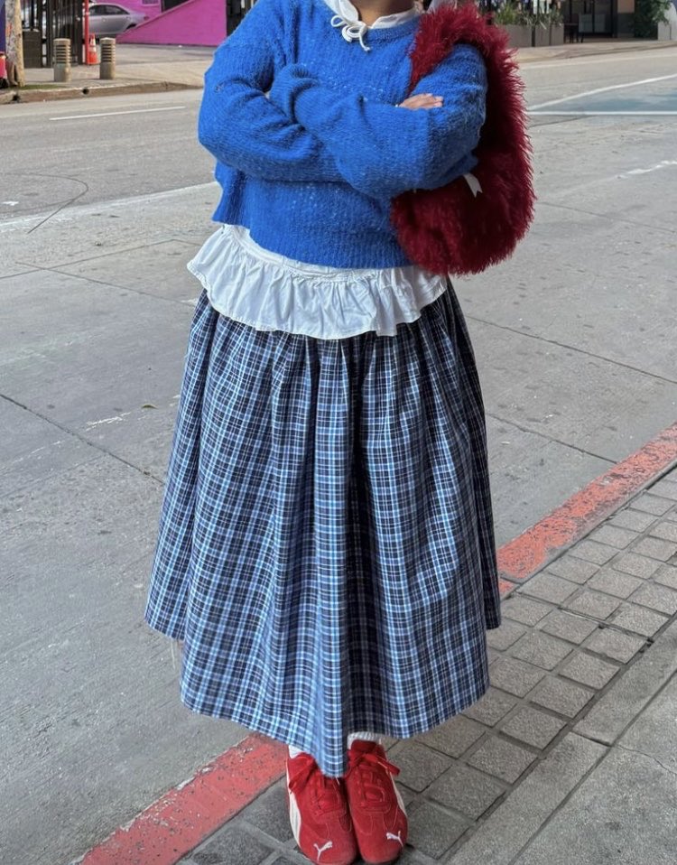 1KPOORA's tweet photo. Primary color theory is simple:
Match the bag to the speedcats, layer a ruffle under the knit, and tie a bow on it 🎀💙
Fit check for today. thoughts? 🧵👇
#OOTD #StyleInspo #PumaSpeedcat #ColorBlock #1kpoora #eclecticgrandpa https://t.co/QsRBpArDwj