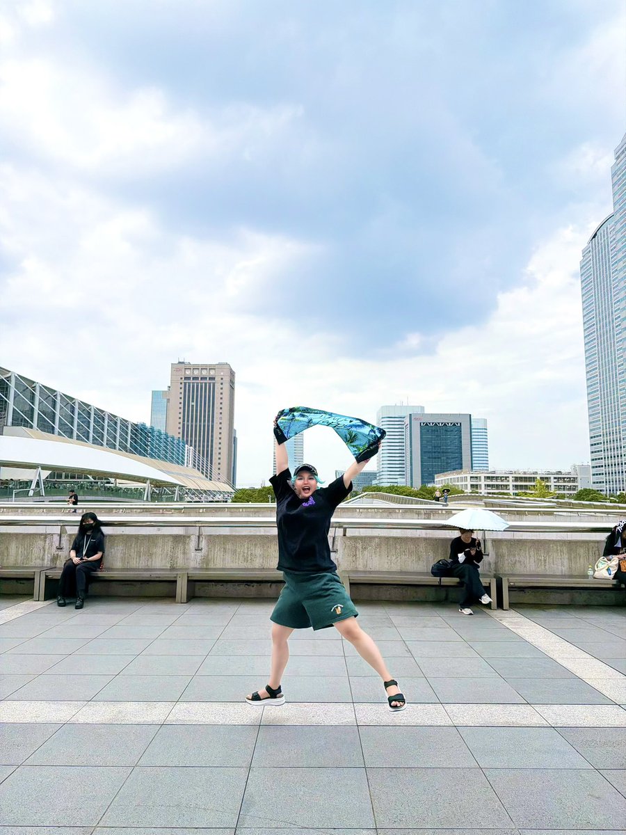 Ho_ya_G's tweet photo. 改めて！！！
幕張2日間ちょーーーー楽しかった！！！！！🩵✨🩵✨

最高に楽しい夏の2日間をありがとうGLAYさん！！！💜❤️💙💚
#GLAY #GLAY幕張 #WLHS #HAPPYSWING https://t.co/QJeNQdaVyN