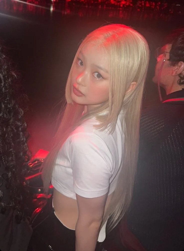 DailyHanni15's tweet photo. Hey You!
#Hanni #NewJeans #팜하뉘 https://t.co/K6mi0F08aw