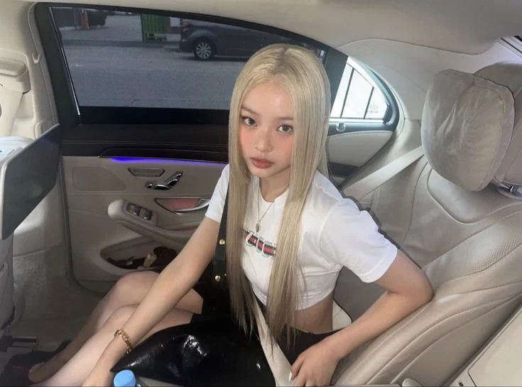 DailyHanni15's tweet photo. Hey You!
#Hanni #NewJeans #팜하뉘 https://t.co/K6mi0F08aw
