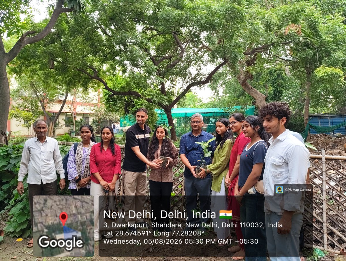 slce_du's tweet photo. The Garden Committee of Shyam Lal College (Evening), under the leadership of our respected Principal, Prof. Nachiketa Singh, proudly joined the "एक पेड़ माँ के नाम" initiative a tribute to the two forces that nurture us unconditionally: our mothers and Mother Earth. https://t.co/HiMGxJrQJI