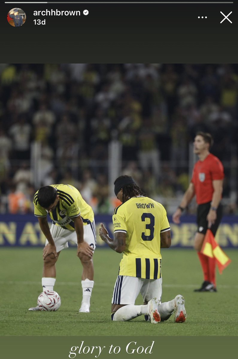 barknedit's tweet photo. 🚨 Archie Brown, maç sonunda dua ettiği anları paylaştı.. "Allah'a şükür.." https://t.co/8dyKZVVe89