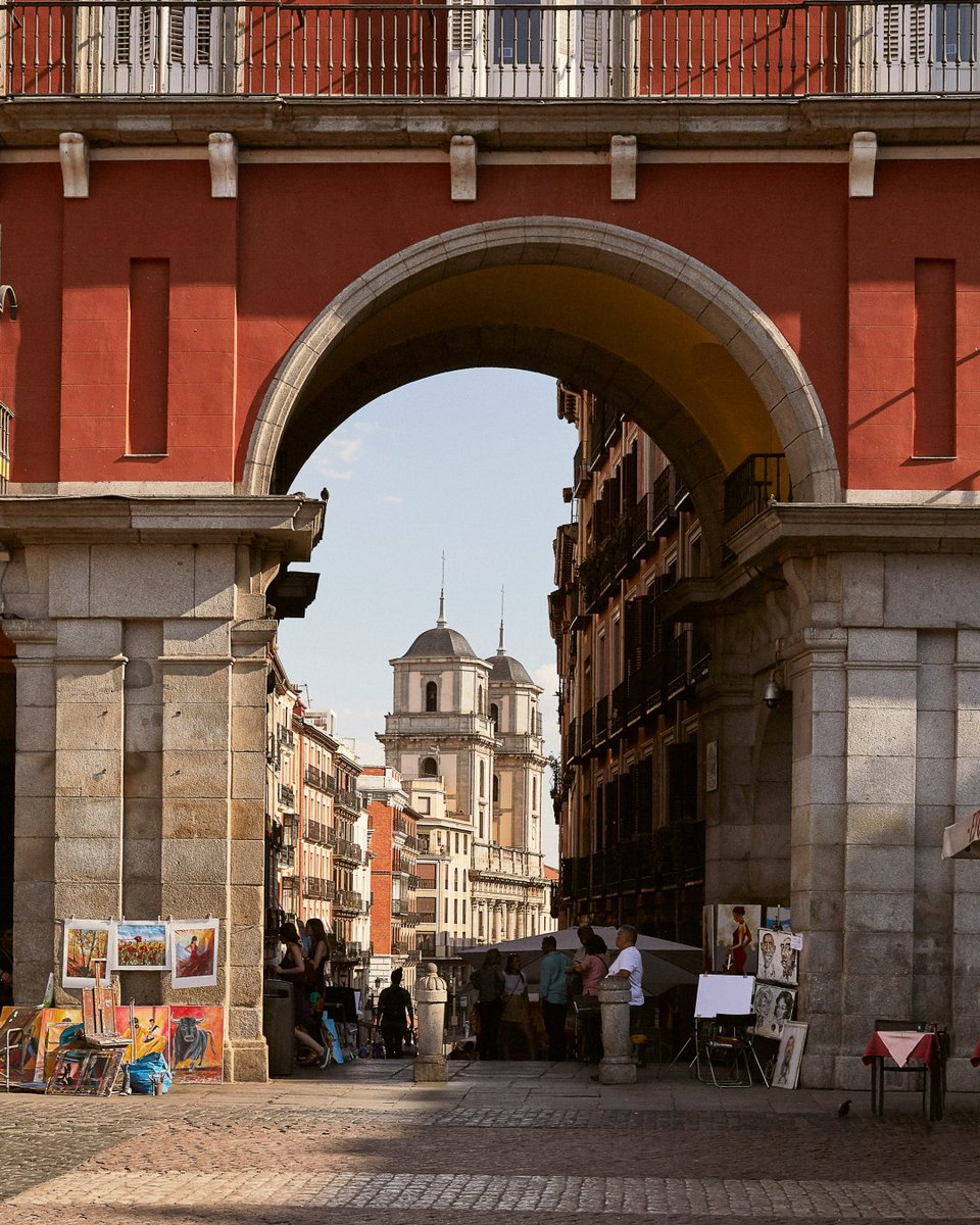 whyleavehome's tweet photo. Madrid in August is hot and half-empty — many locals leave, and some shops and kitchens close for the month. Upside: quieter museums and cheaper flights. Spring and autumn are best. Seasons &amp; budget → https://t.co/YHlna89ysX #Madrid #Spain https://t.co/aUuz5qcmTI