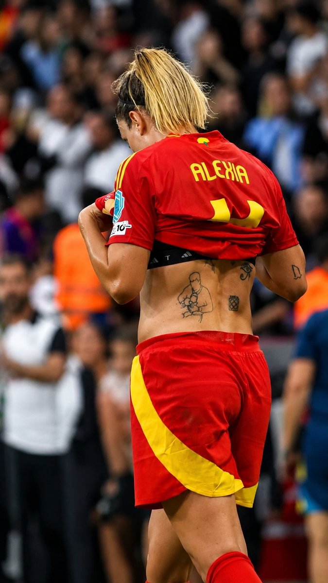 BeAlwaysbehappy's tweet photo. Spanish 🇪🇸 Footballer Alexia Putellas has equalled Lionel Messi league Title count with 10 Titles https://t.co/G46JOe2nAB