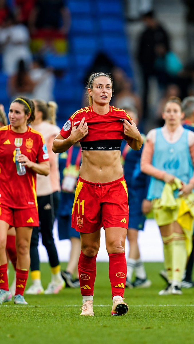 BeAlwaysbehappy's tweet photo. Spanish 🇪🇸 Footballer Alexia Putellas has equalled Lionel Messi league Title count with 10 Titles https://t.co/G46JOe2nAB